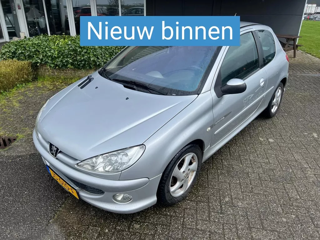 Peugeot 206 1.4-16V Quiksilver AIRCO/ALU/ELEKPACK APK+NAP